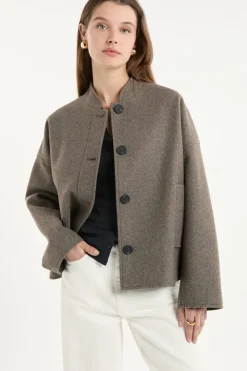 Abrigo con botones y lana