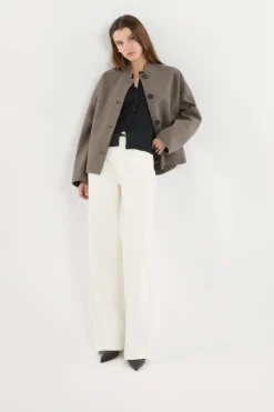 Abrigo con botones y lana