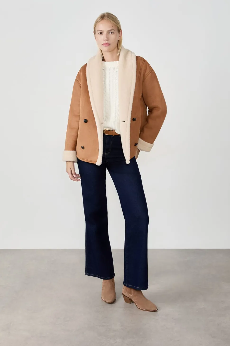 Abrigo corto de piel sintética