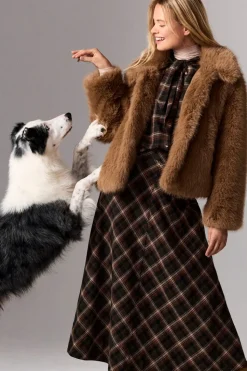 Abrigo corto de piel sintética