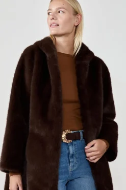 Abrigo largo de piel sintética