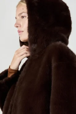 Abrigo largo de piel sintética