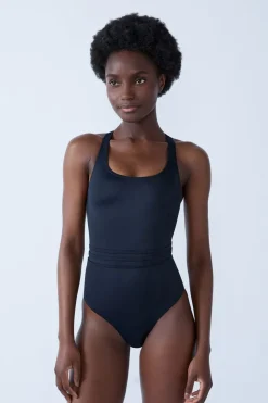 Bañador menstrual de una pieza con espalda cruzada