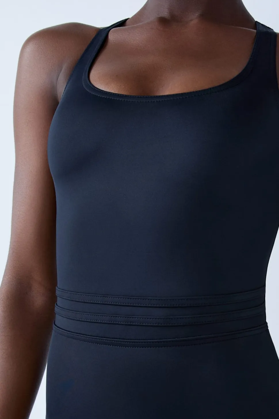 Bañador menstrual de una pieza con espalda cruzada