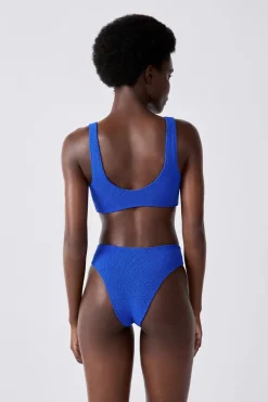 Bikini de pierna alta con braguita elástica