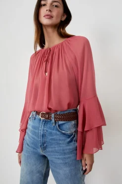 Blusa con mangas de volantes