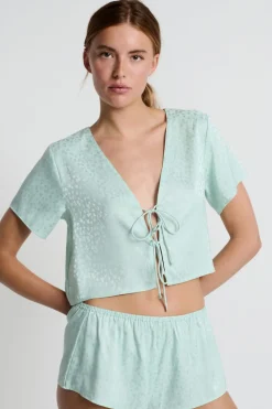 Blusa satinada de manga corta estampada con lazos