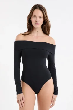 Body con hombros descubiertos