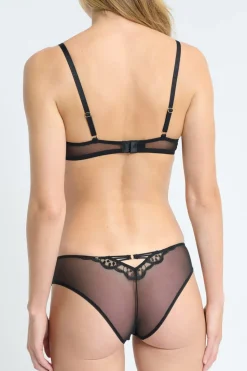 Braga brasileña con bordado