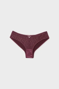 Braga brasileña con bordado floral