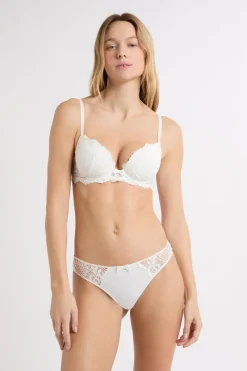 Braguita brasileña de microfibra y encaje