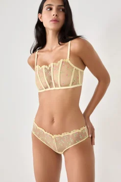 Braguita hipster con detalles bordados