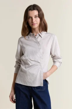 Camisa a rayas estilo cruzada