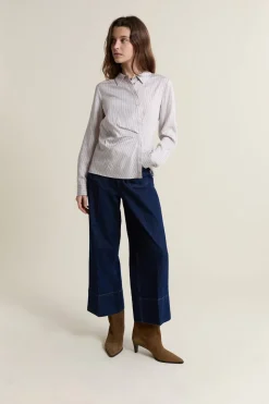 Camisa a rayas estilo cruzada