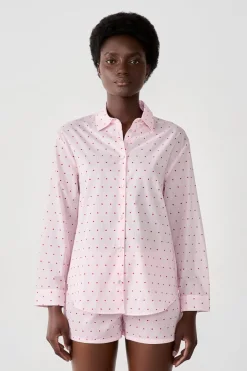 Camisa de pijama con corazones