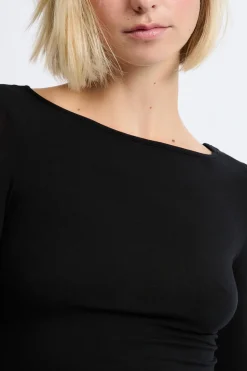 Camiseta con cuello barco y lana