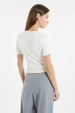 Camiseta con cuello en V y algodón