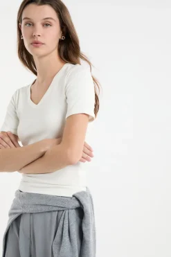 Camiseta con cuello en V y algodón