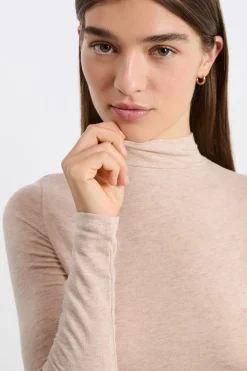 Camiseta de cuello alto con lana