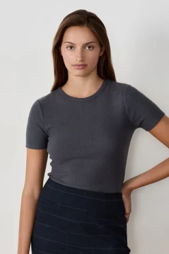 Camiseta de cuello redondo y manga corta