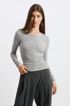 Camiseta de cuello redondo con lana