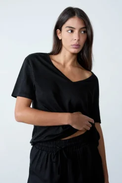 Camiseta de lino con cuello en V