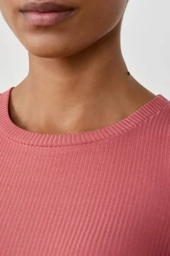 Camiseta de manga corta con hombros abullonados