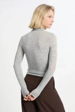 Camiseta de manga larga con cuello alto y lana