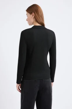 Camiseta de manga larga con cuello en V