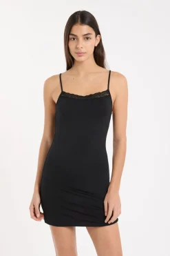 Camisón con detalles de encaje