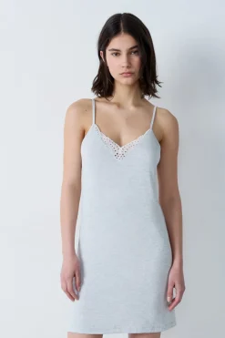 Camisón de modal con escote de encaje