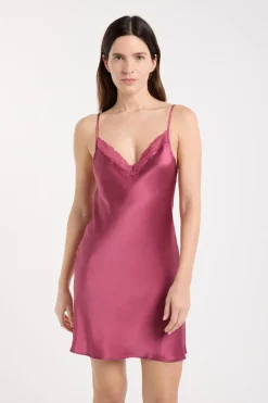 Camisón de seda con detalles de encaje