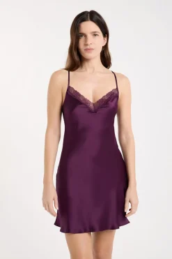 Camisón de seda con detalles de encaje