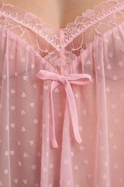 Camisón de tul con estampado de corazones