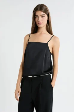 Caraco satiné à fines bretelles