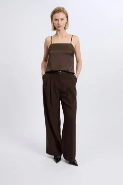 Caraco satiné à fines bretelles