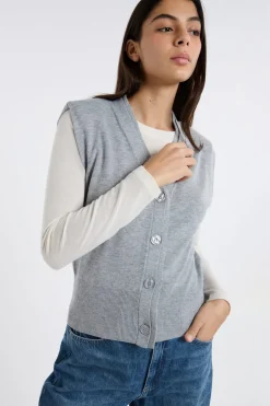 Chaleco sin mangas abotonado