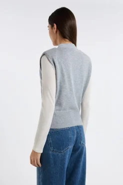 Chaleco sin mangas abotonado