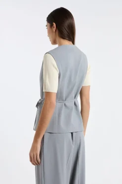 Chaleco sin mangas con lazada