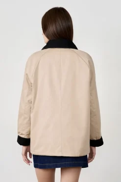 Chaqueta con cuello de terciopelo y corte recto