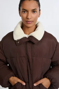 Chaqueta corta acolchada