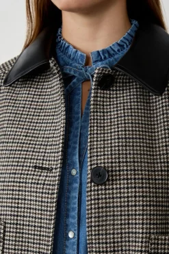 Chaqueta corta de jacquard con lana