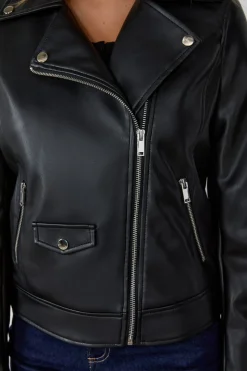 Chaqueta efecto cuero