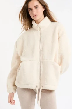 Chaqueta polar oversize con cuello alto y cordón