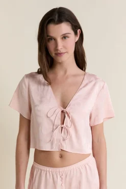 Chemise de pyjama satinée avec noeuds