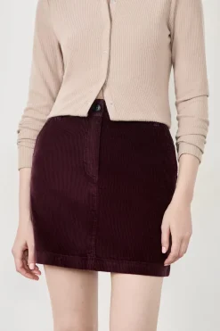 Falda corta de terciopelo