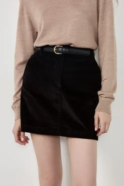 Falda corta de terciopelo