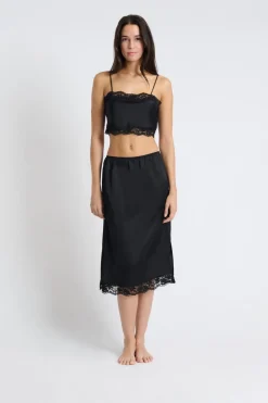 Falda de pijama satinada con detalles de encaje