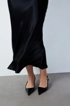 Falda larga de satén