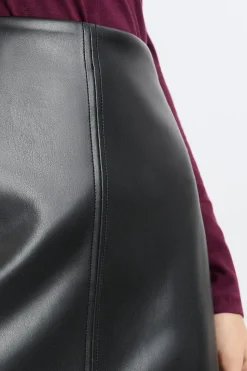 Falda midi efecto cuero